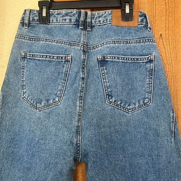 Women’s wrath pleat detail straight leg jeans - Picture 7 of 8